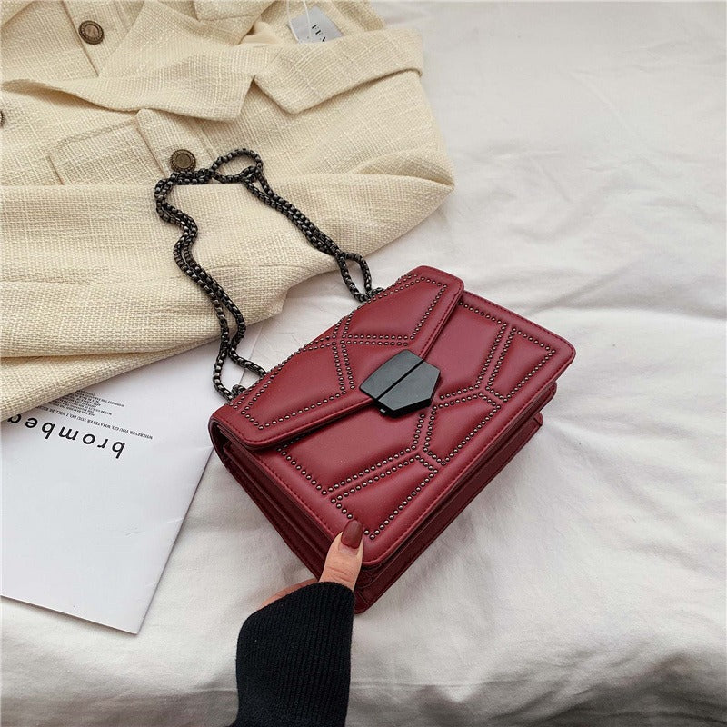 Fashionable and Minimalist Crossbody Bag